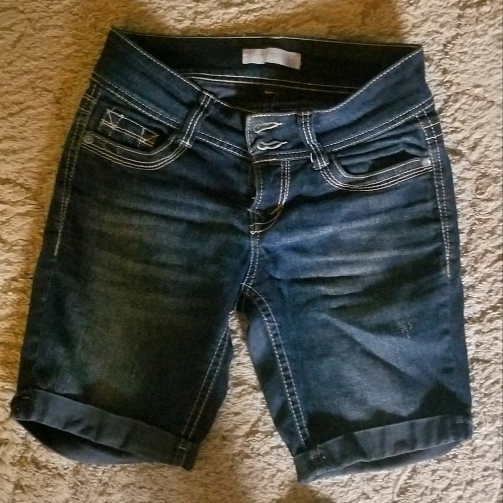 Stylish knee shorts